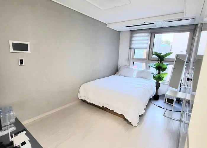 Apartment Shinnonhyeon Neat House